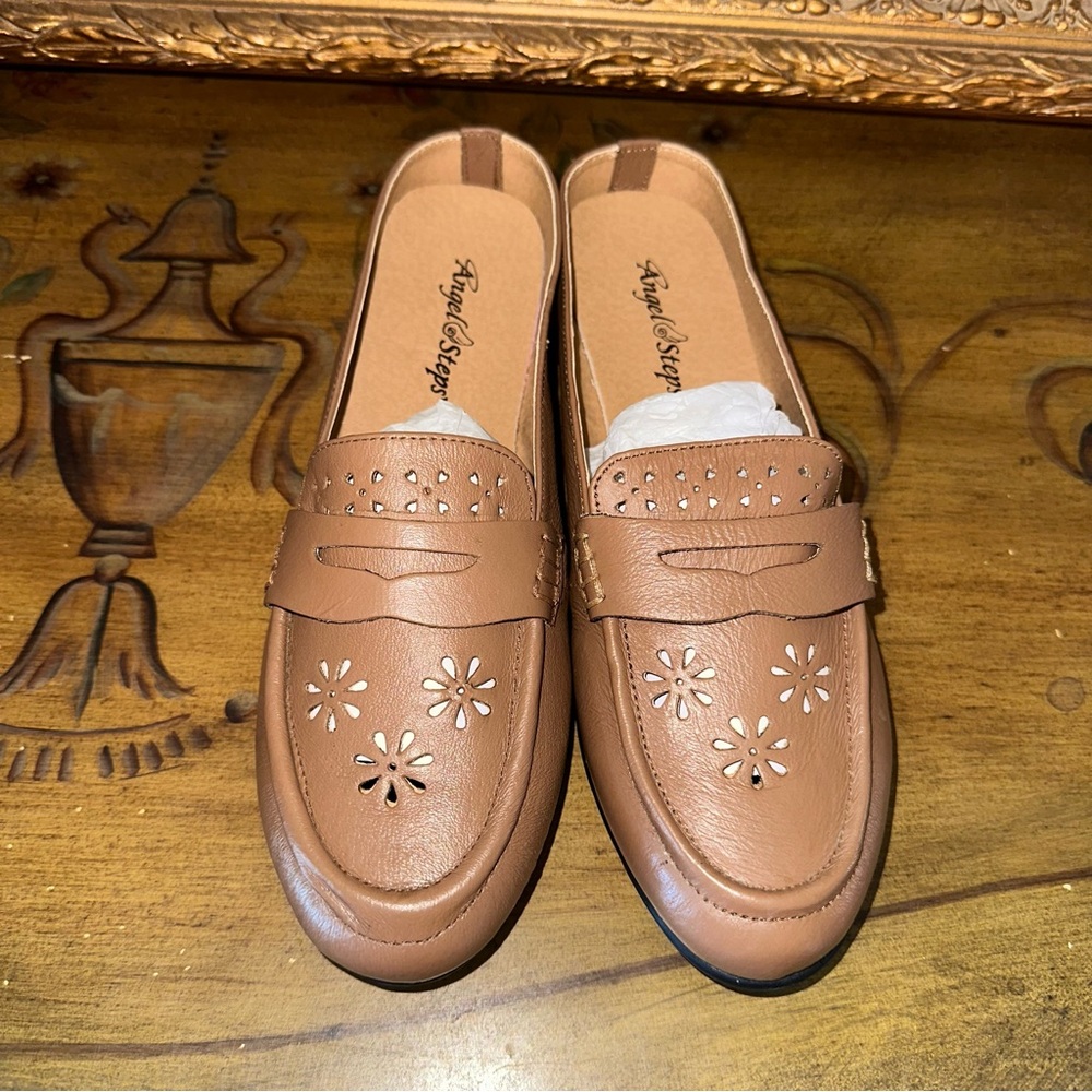 Angel Steps Women’s Tan Flats Bella Floral Pattern Mule Shoes Size 9 W NEW